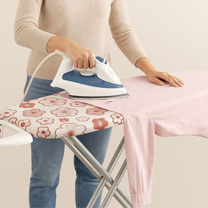 CÓMODA MESA DE PLANCHAR ERGONÓMICA FLORES